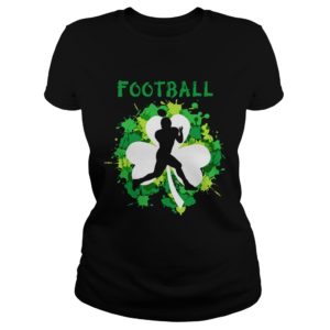 T-shirt noir et trèfle pour la Saint Patrick