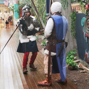 Fête médiévale Enigmaparc - Escrimeurs costumés de l'école Cyrano de Châteaugiron