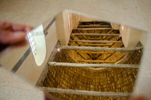 Visiitez la chapelle des 3 chats un miroir sous le nez